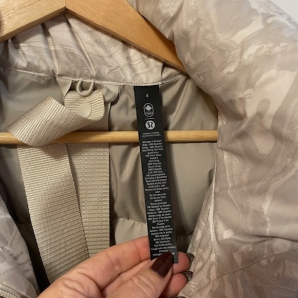 LULULEMON TEAM CANADA 22 DOWN JACKET. - Picture 3 of 4